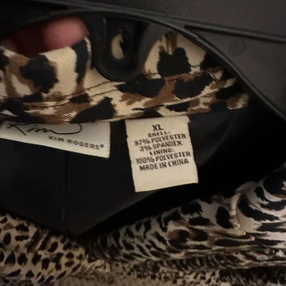 Kim Roger's XL woman's Leopard print jacket. - Picture 2 of 3